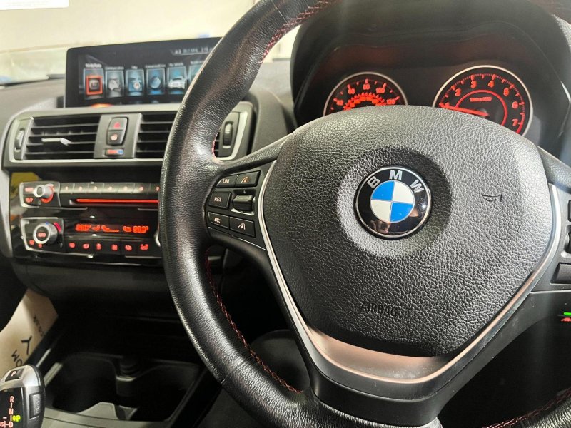 BMW 1 SERIES