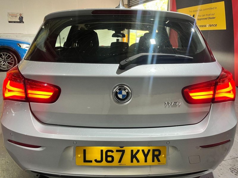 BMW 1 SERIES